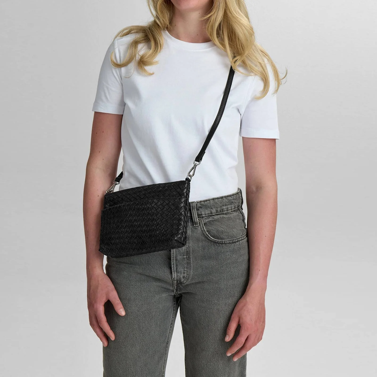 KarimaMBG Crossbody Bag Weave black - Image 2